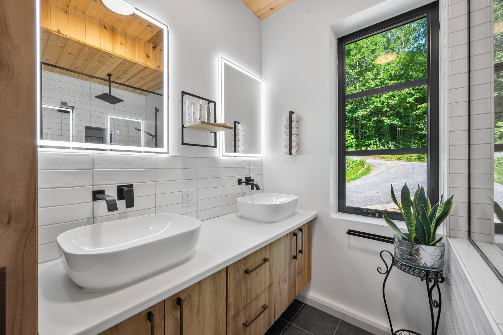 









33


Rue Lajeunesse

,
Sainte-Mélanie,




QC
J0K3A0

