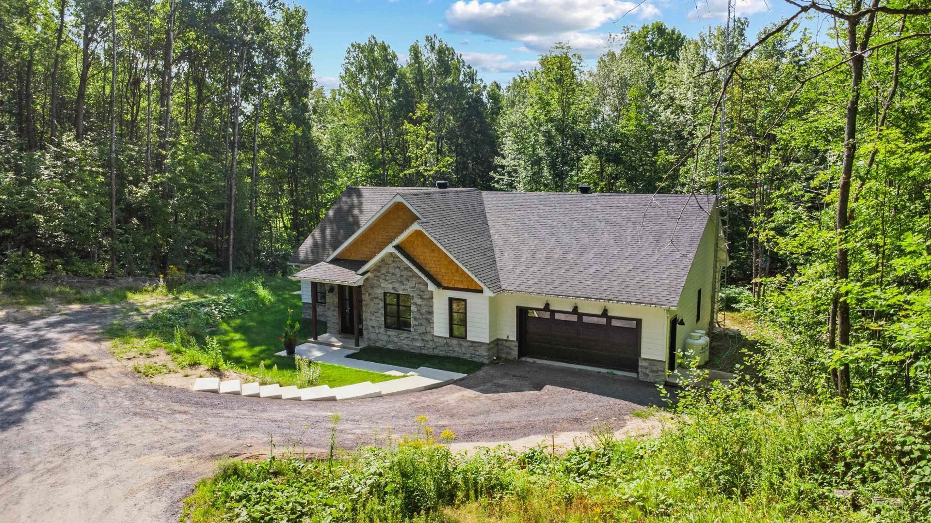 









33


Rue Lajeunesse

,
Sainte-Mélanie,




QC
J0K3A0

