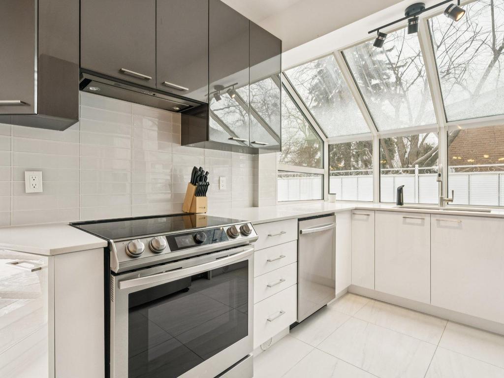 









8350


Boul. Yves-Prévost

,
Anjou (Montréal),




QC
H1K1X9

