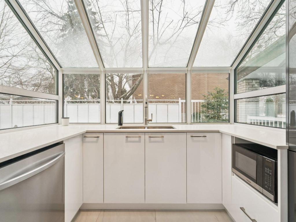 









8350


Boul. Yves-Prévost

,
Anjou (Montréal),




QC
H1K1X9

