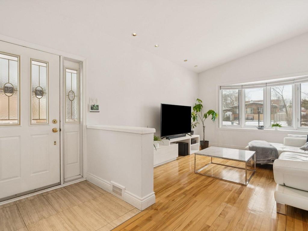 









8350


Boul. Yves-Prévost

,
Anjou (Montréal),




QC
H1K1X9

