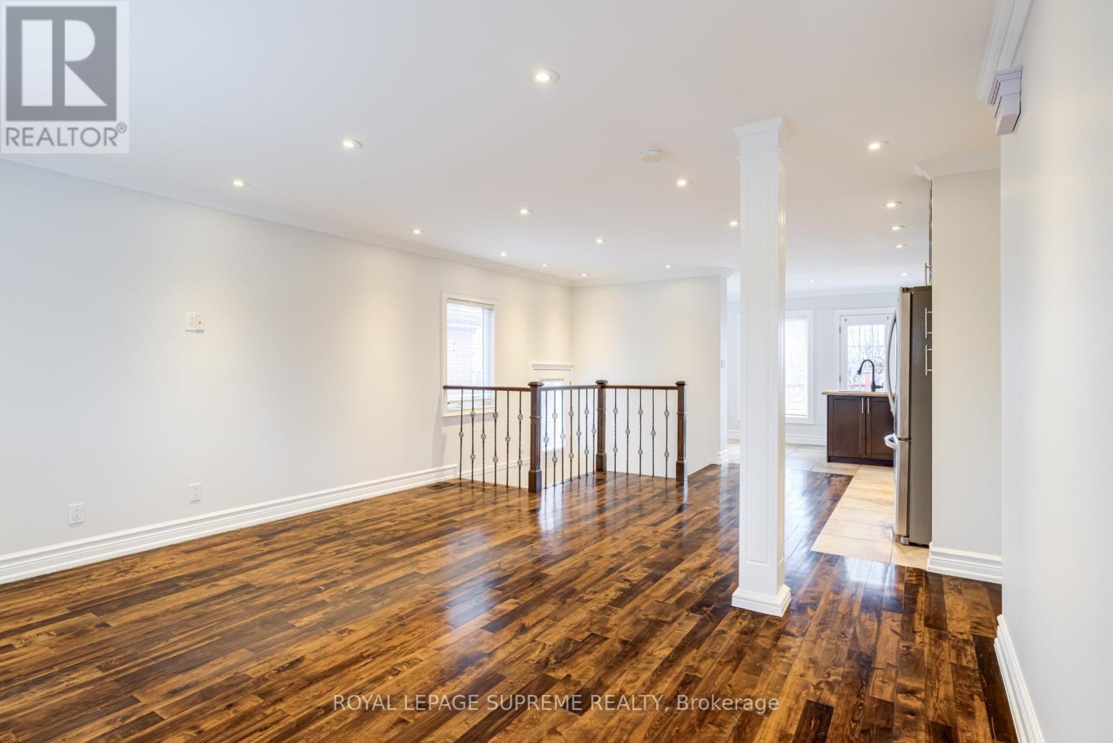 












18 FAIRWEATHER ROAD

,
Toronto,




Ontario
M6M4C7

