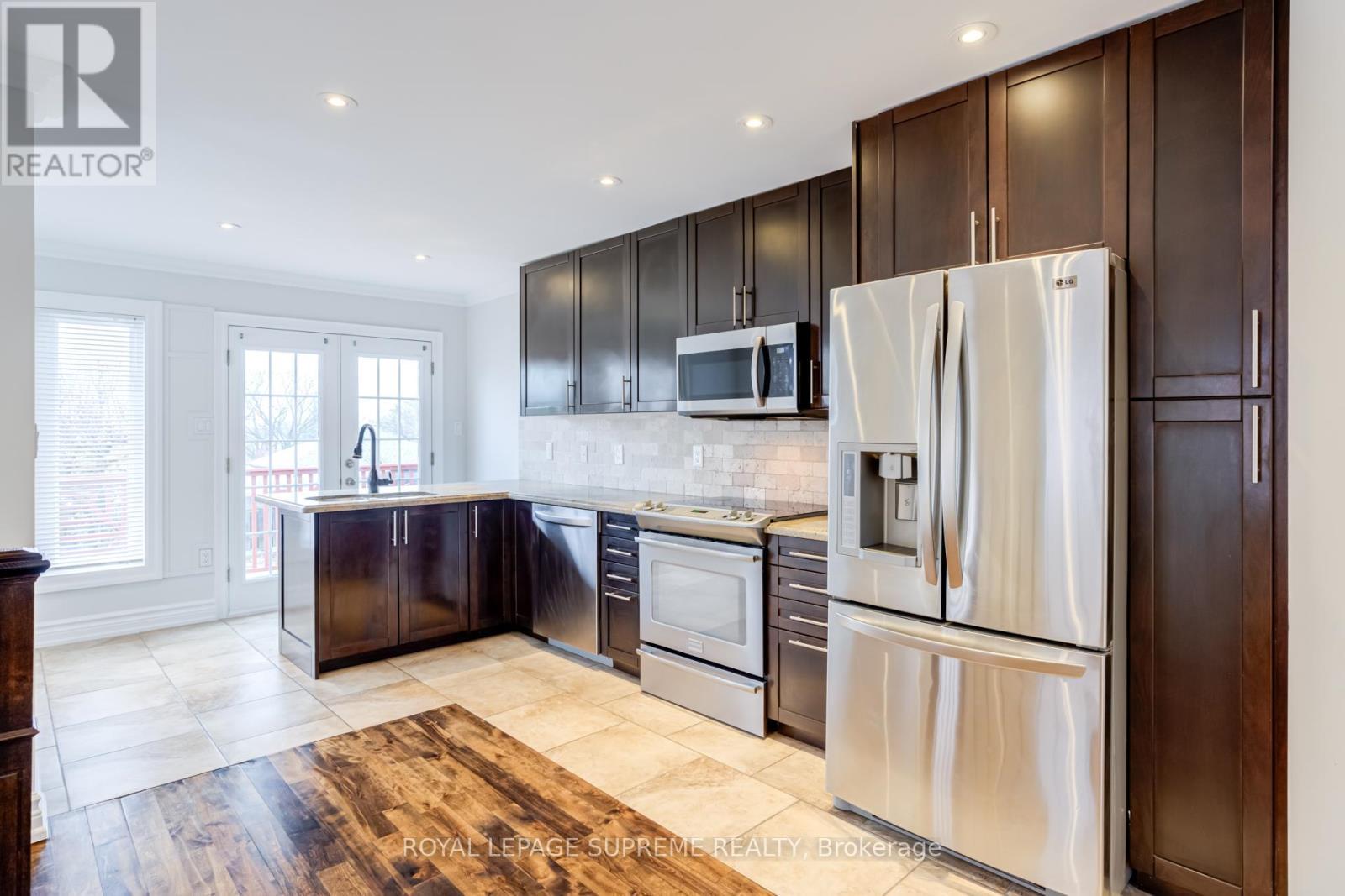 












18 FAIRWEATHER ROAD

,
Toronto,




Ontario
M6M4C7

