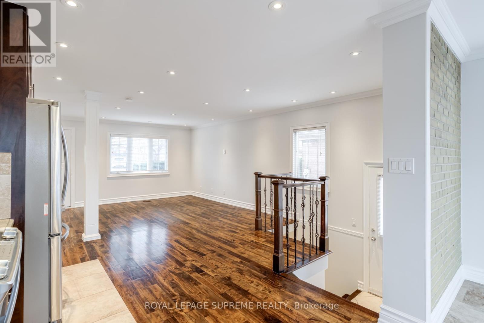 












18 FAIRWEATHER ROAD

,
Toronto,




Ontario
M6M4C7

