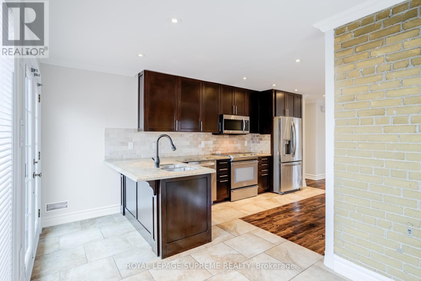 












18 FAIRWEATHER ROAD

,
Toronto,




Ontario
M6M4C7

