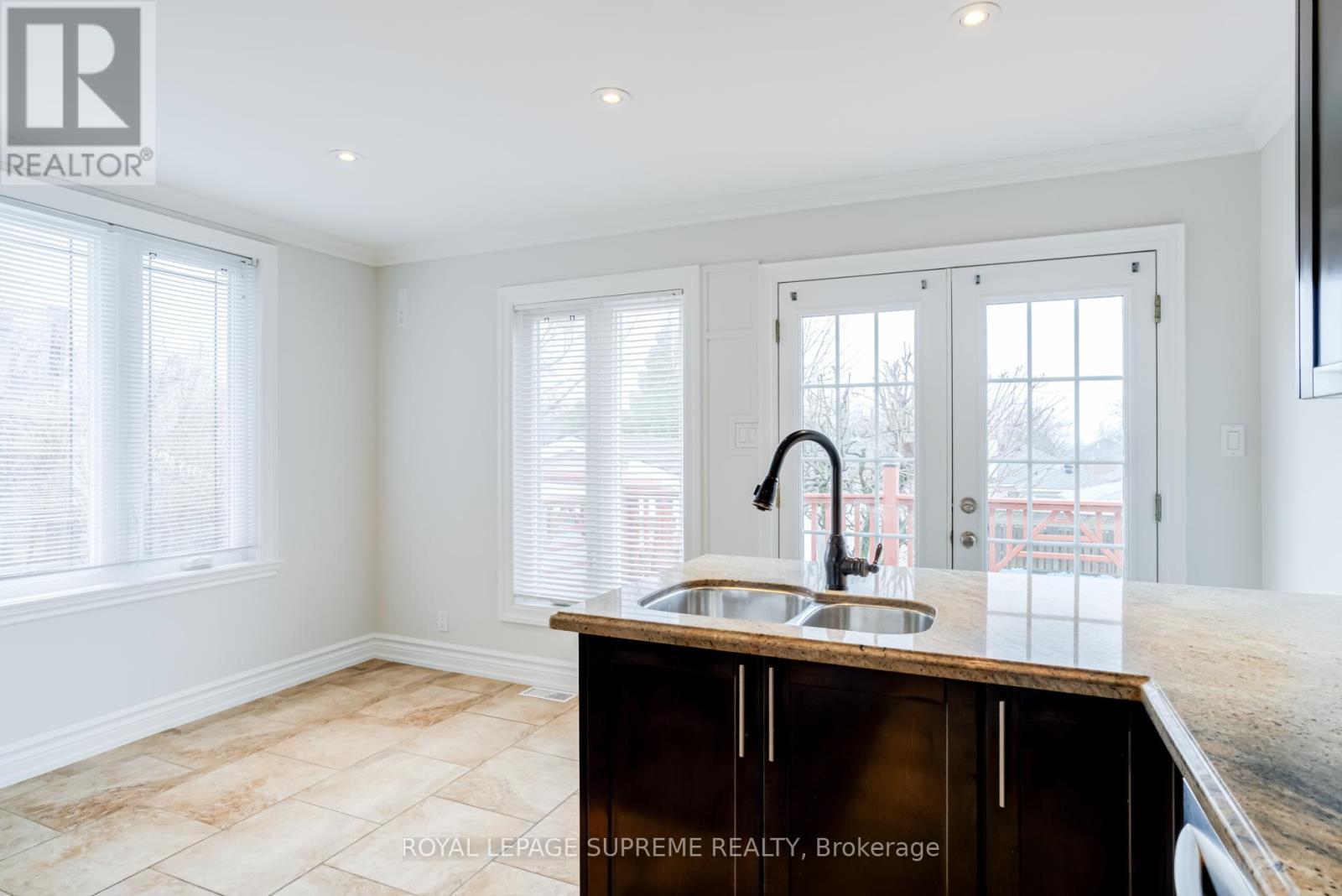 












18 FAIRWEATHER ROAD

,
Toronto,




Ontario
M6M4C7

