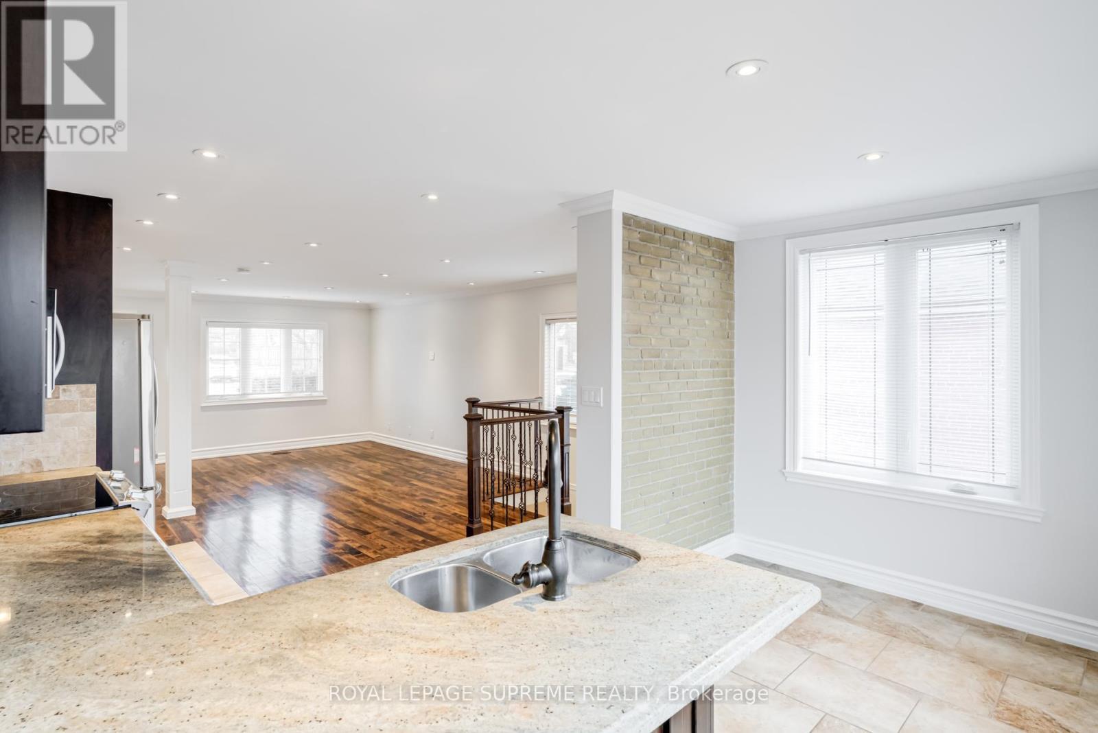 












18 FAIRWEATHER ROAD

,
Toronto,




Ontario
M6M4C7

