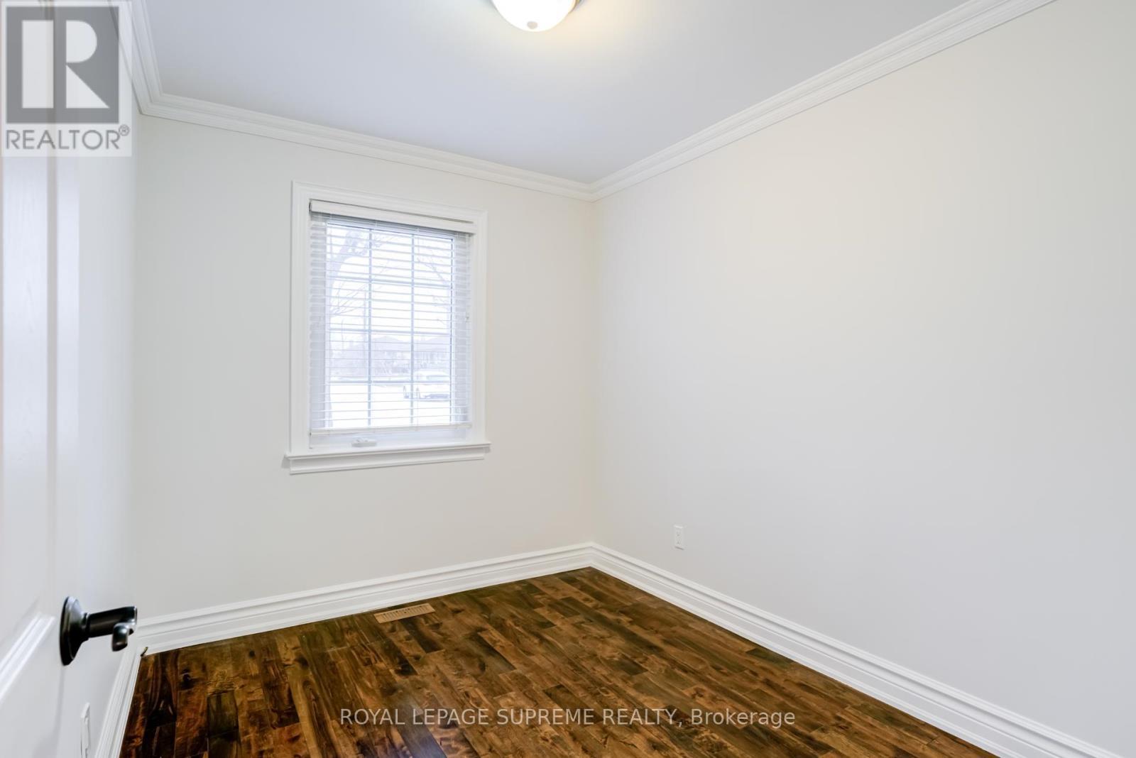 












18 FAIRWEATHER ROAD

,
Toronto,




Ontario
M6M4C7

