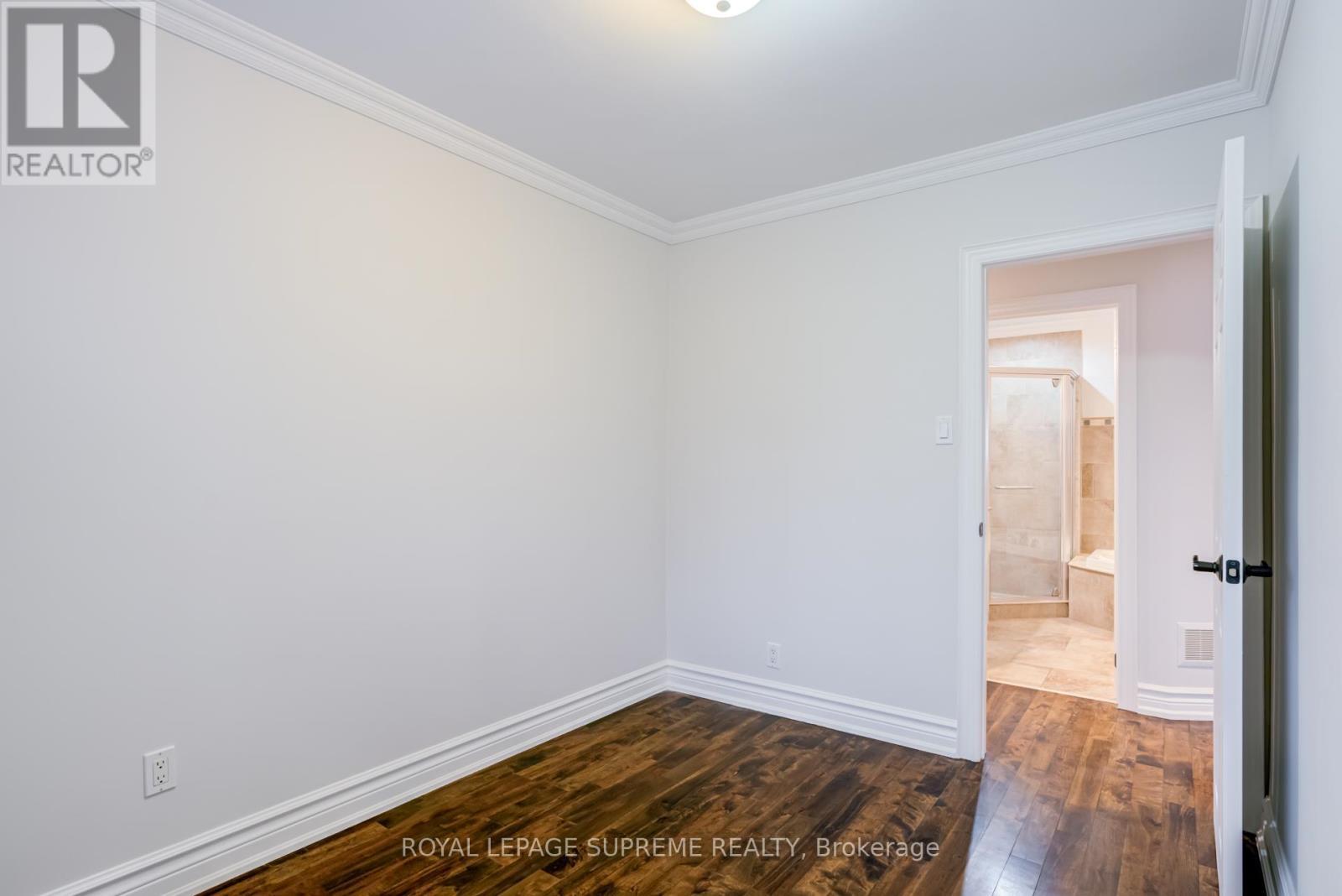 












18 FAIRWEATHER ROAD

,
Toronto,




Ontario
M6M4C7

