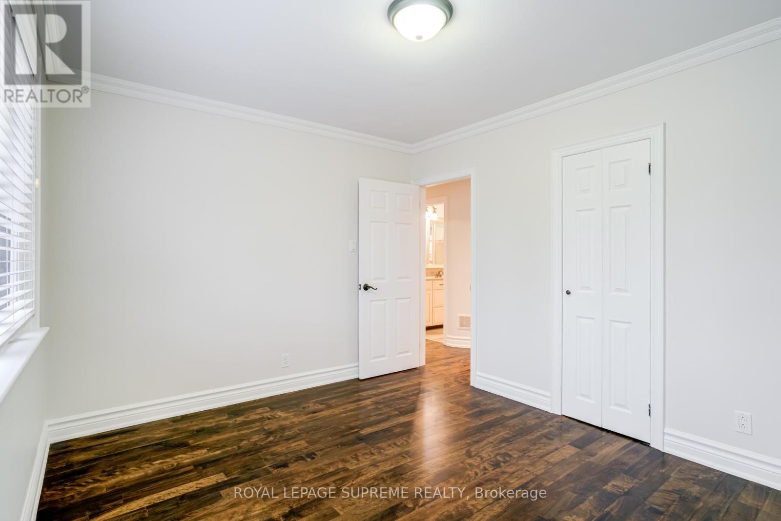 












18 FAIRWEATHER ROAD

,
Toronto,




Ontario
M6M4C7

