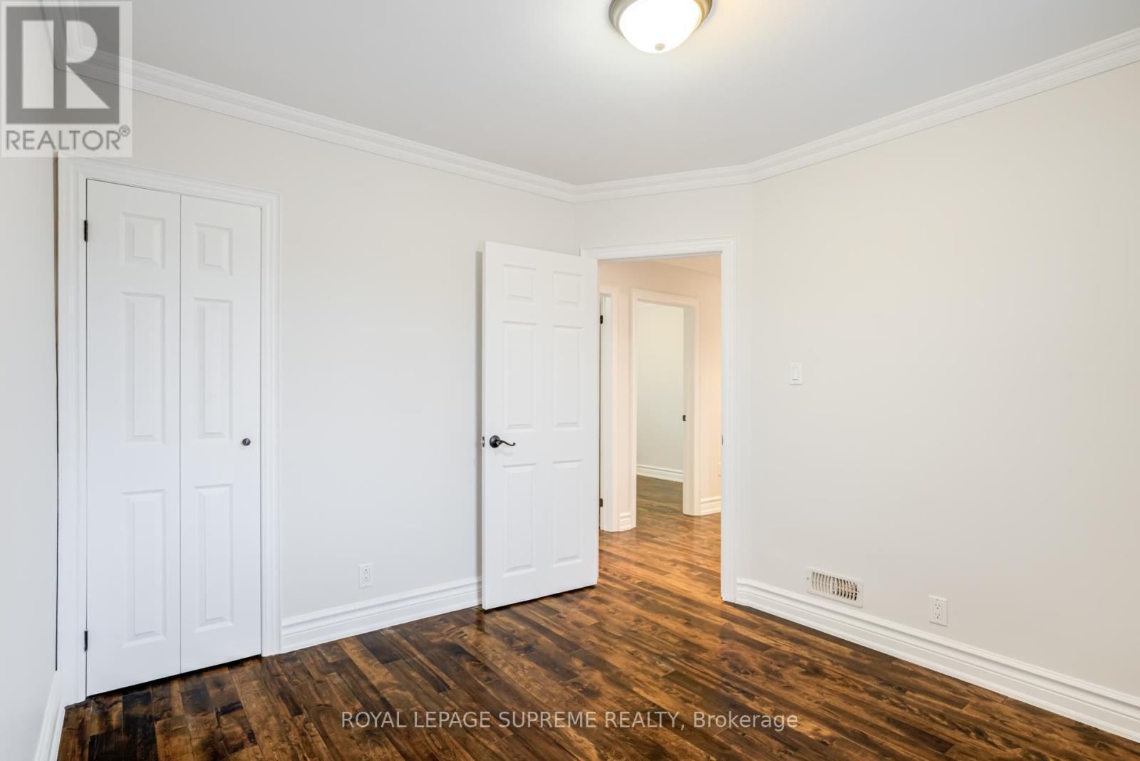 












18 FAIRWEATHER ROAD

,
Toronto,




Ontario
M6M4C7

