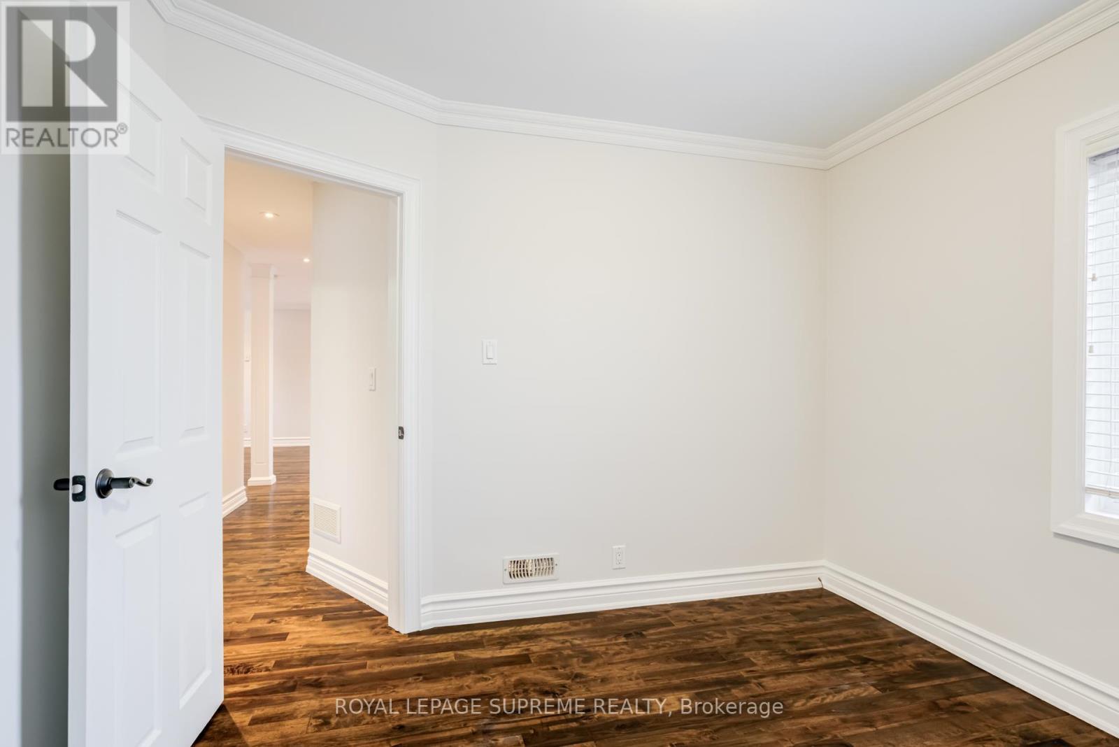 












18 FAIRWEATHER ROAD

,
Toronto,




Ontario
M6M4C7

