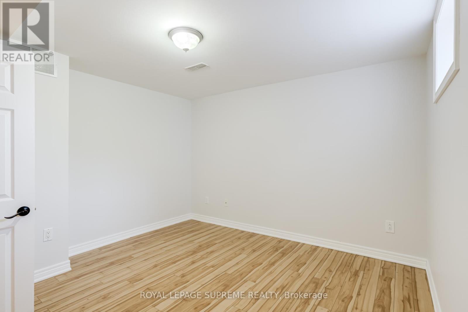 












18 FAIRWEATHER ROAD

,
Toronto,




Ontario
M6M4C7

