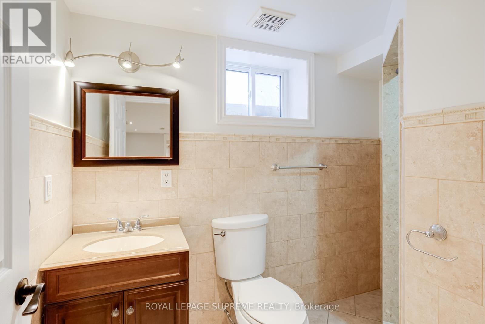 












18 FAIRWEATHER ROAD

,
Toronto,




Ontario
M6M4C7

