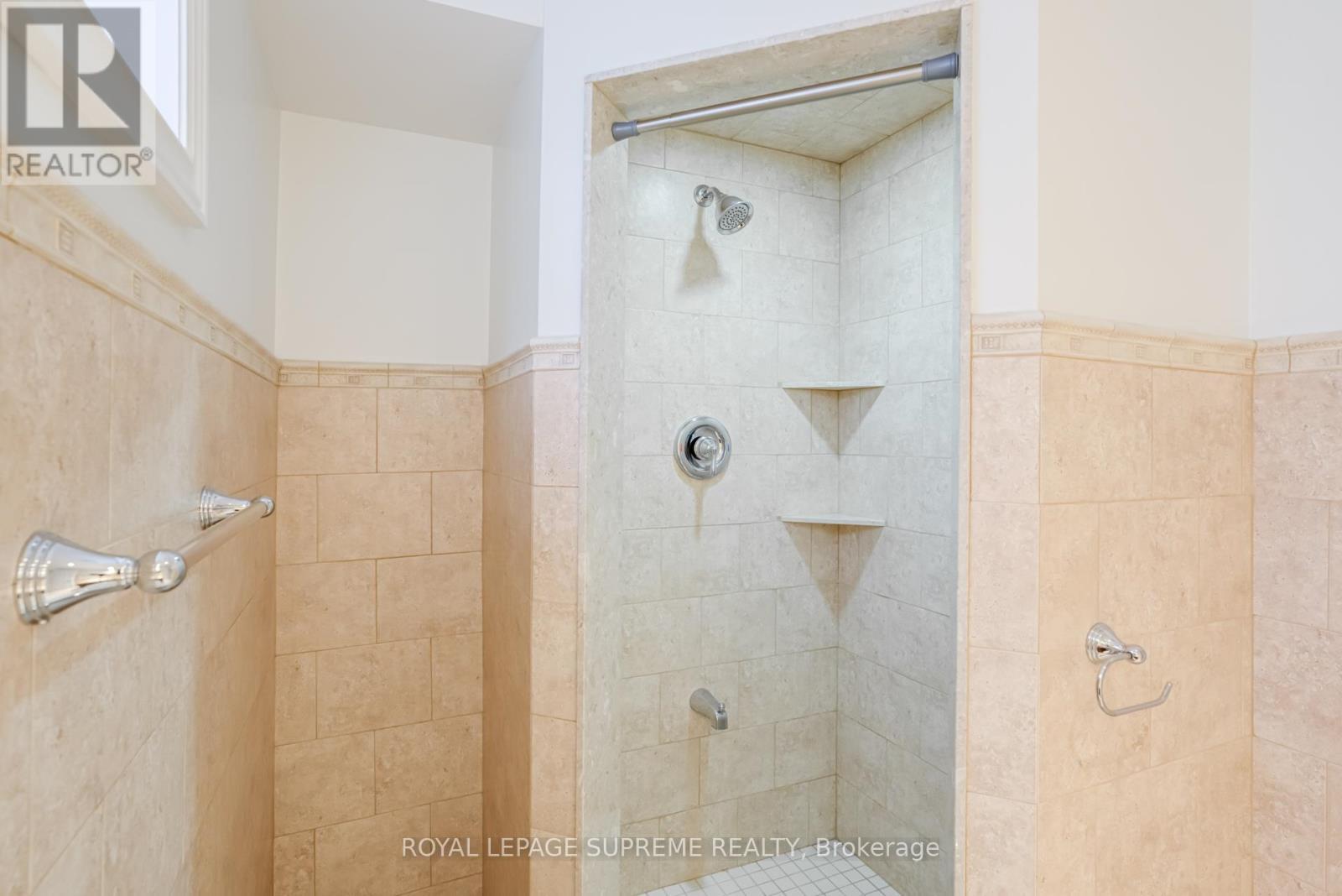 












18 FAIRWEATHER ROAD

,
Toronto,




Ontario
M6M4C7

