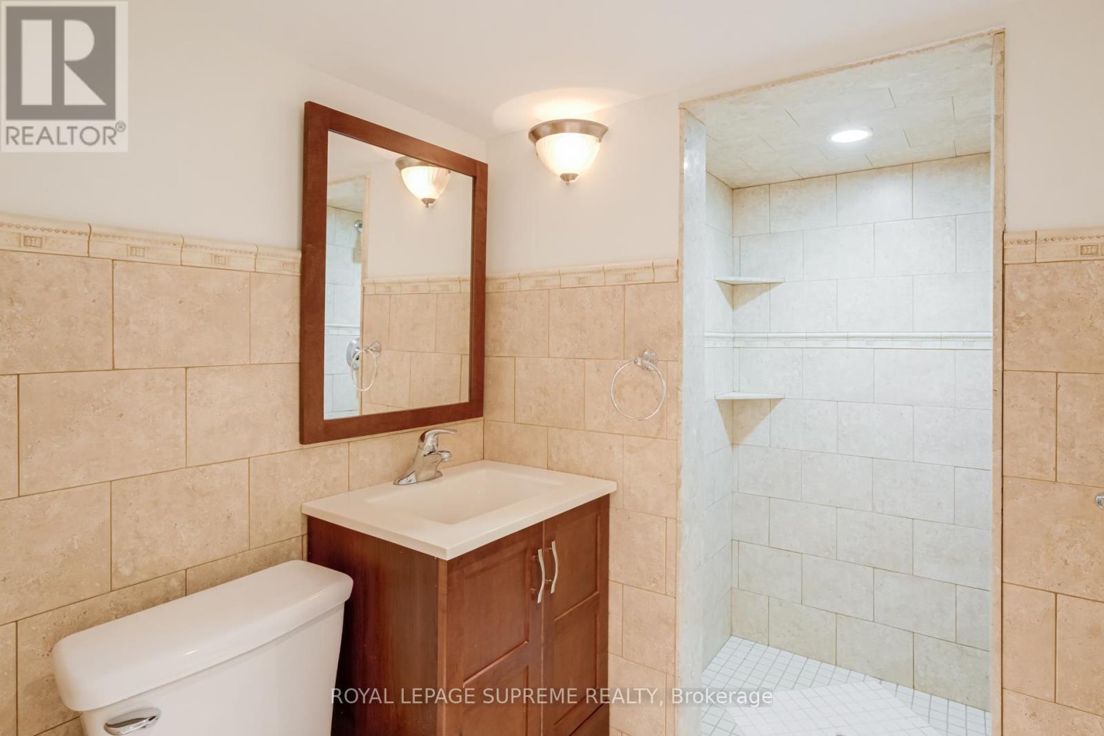 












18 FAIRWEATHER ROAD

,
Toronto,




Ontario
M6M4C7

