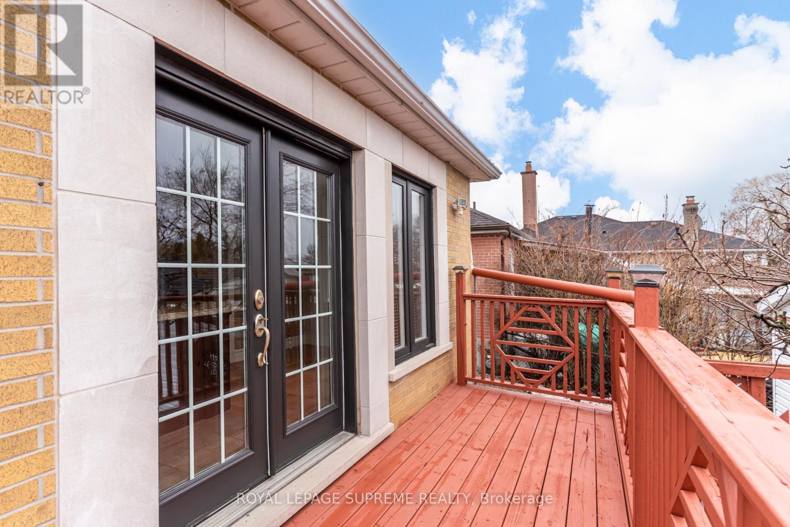 












18 FAIRWEATHER ROAD

,
Toronto,




Ontario
M6M4C7

