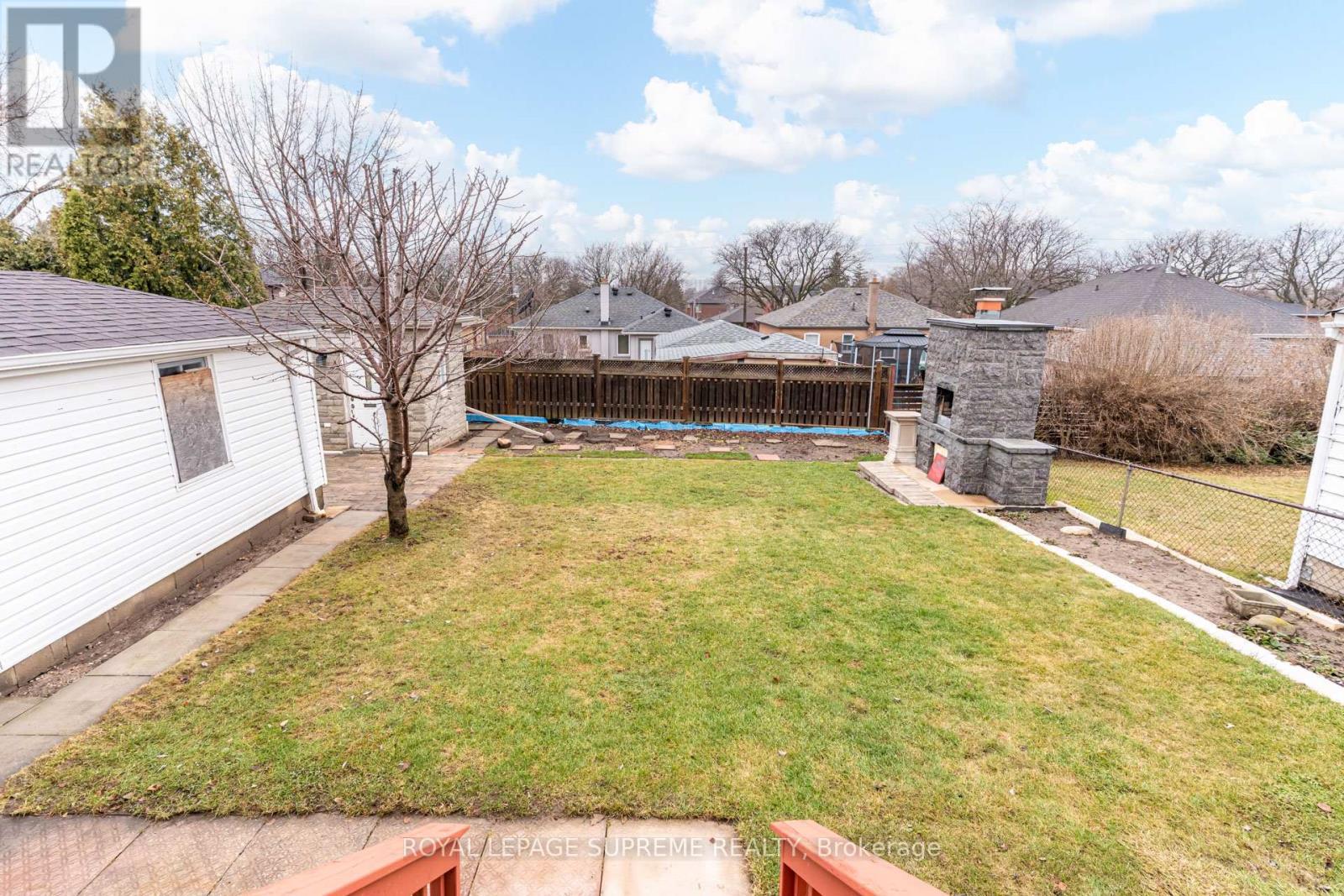 












18 FAIRWEATHER ROAD

,
Toronto,




Ontario
M6M4C7

