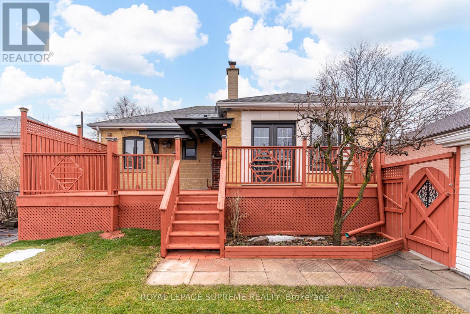 












18 FAIRWEATHER ROAD

,
Toronto,




Ontario
M6M4C7


