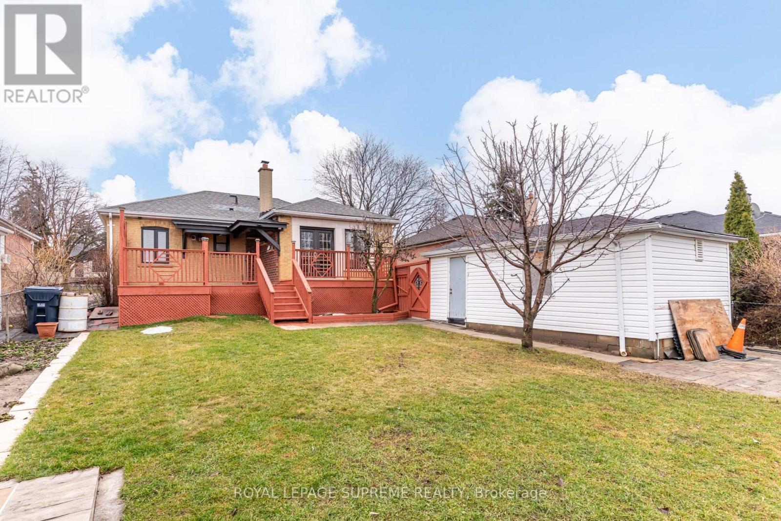 












18 FAIRWEATHER ROAD

,
Toronto,




Ontario
M6M4C7

