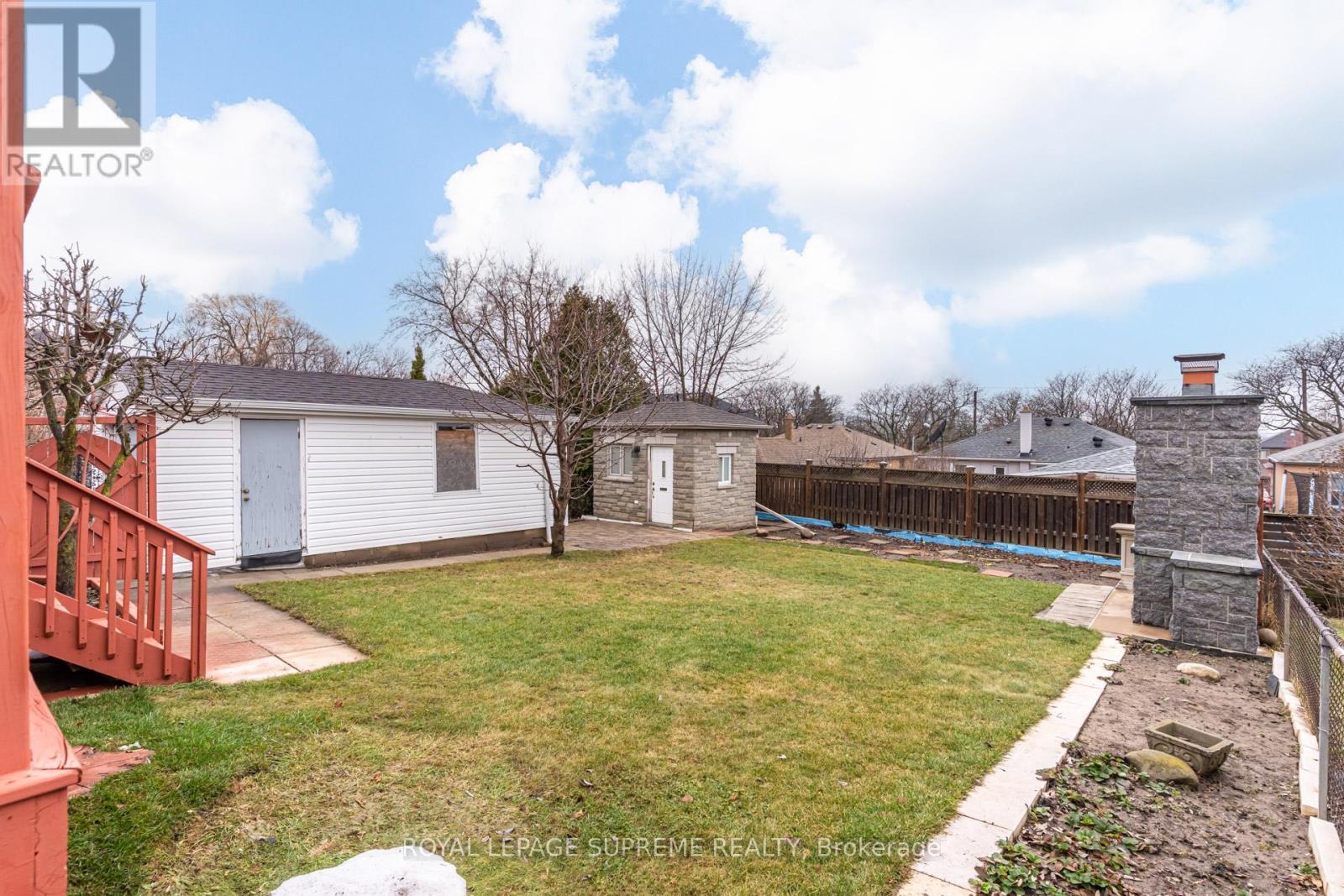 












18 FAIRWEATHER ROAD

,
Toronto,




Ontario
M6M4C7

