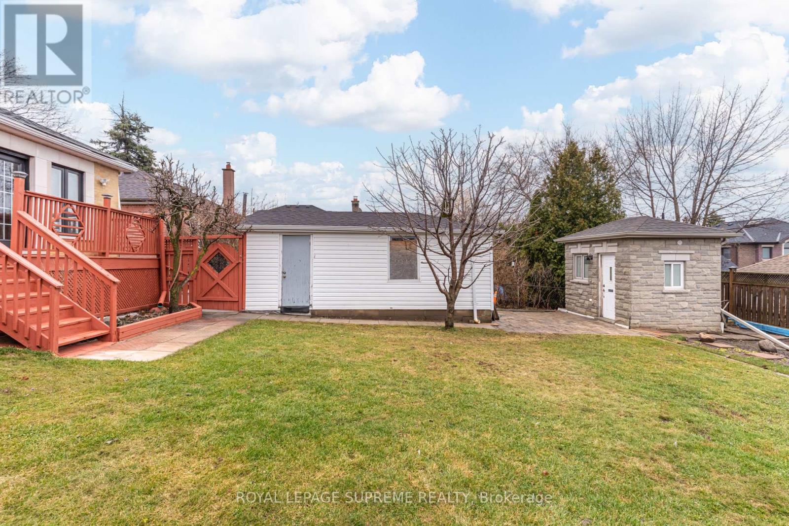 












18 FAIRWEATHER ROAD

,
Toronto,




Ontario
M6M4C7

