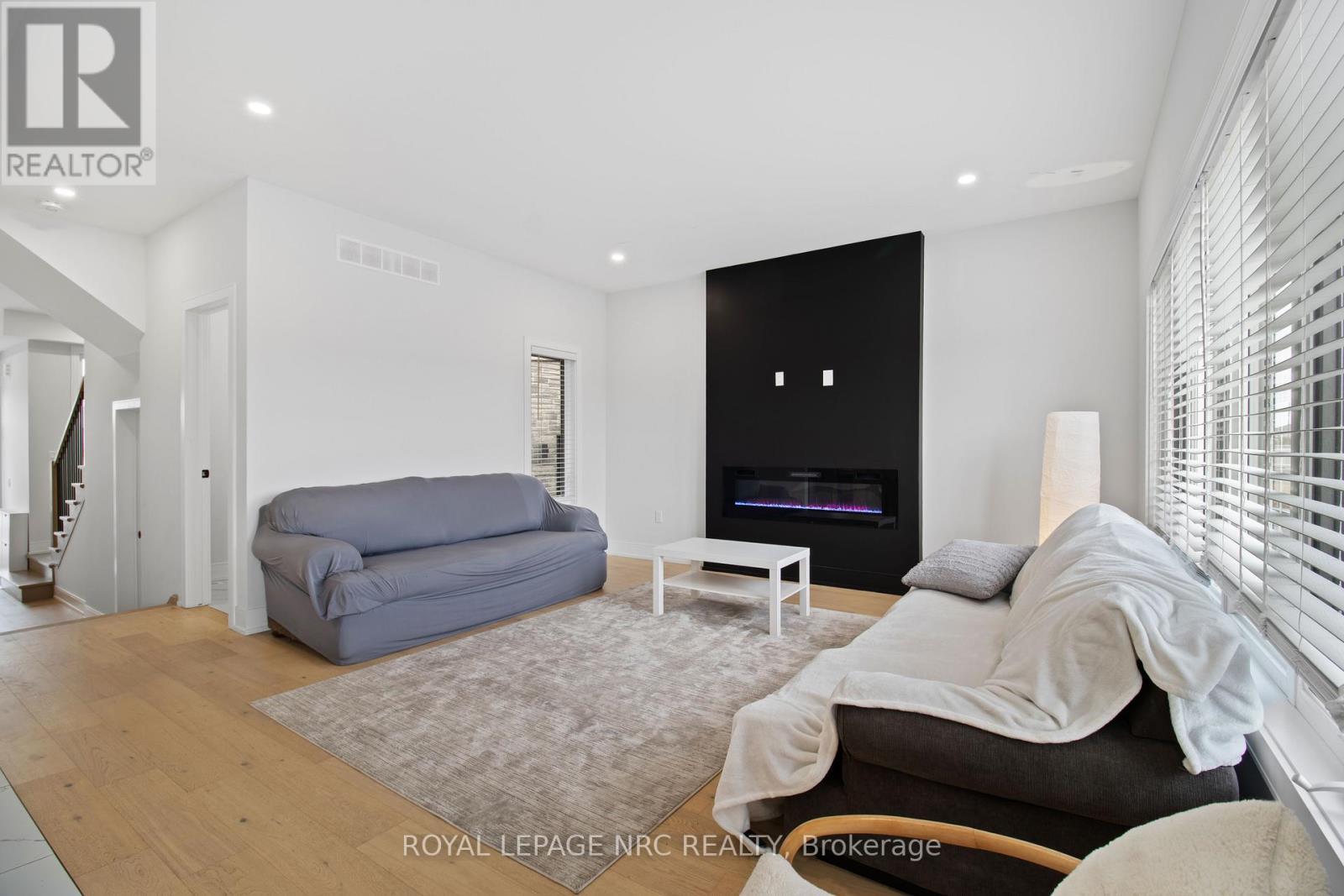 












7392 SPLENDOUR DRIVE

,
Niagara Falls (Brown),




Ontario
L2H3V8

