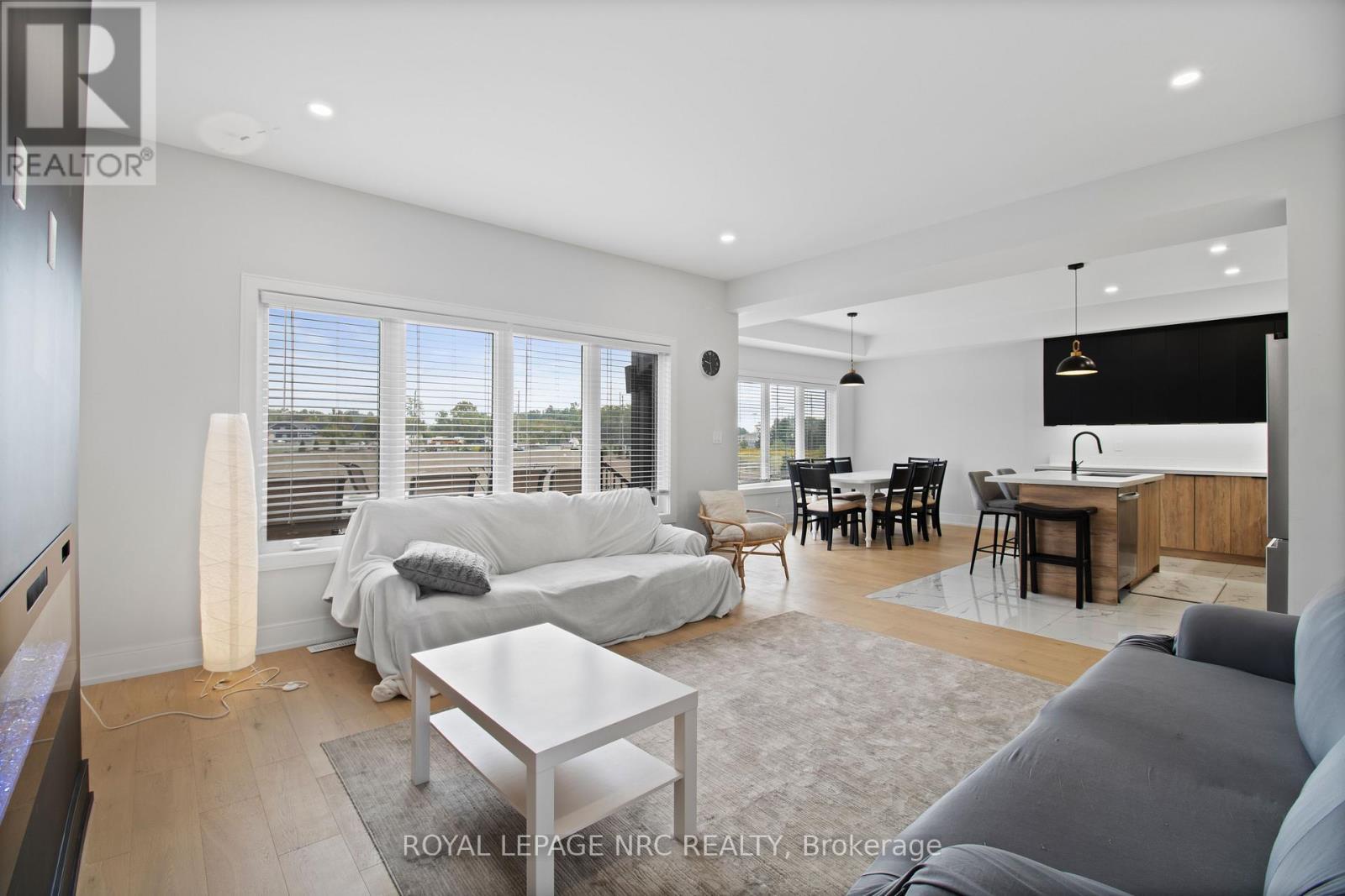 












7392 SPLENDOUR DRIVE

,
Niagara Falls (Brown),




Ontario
L2H3V8

