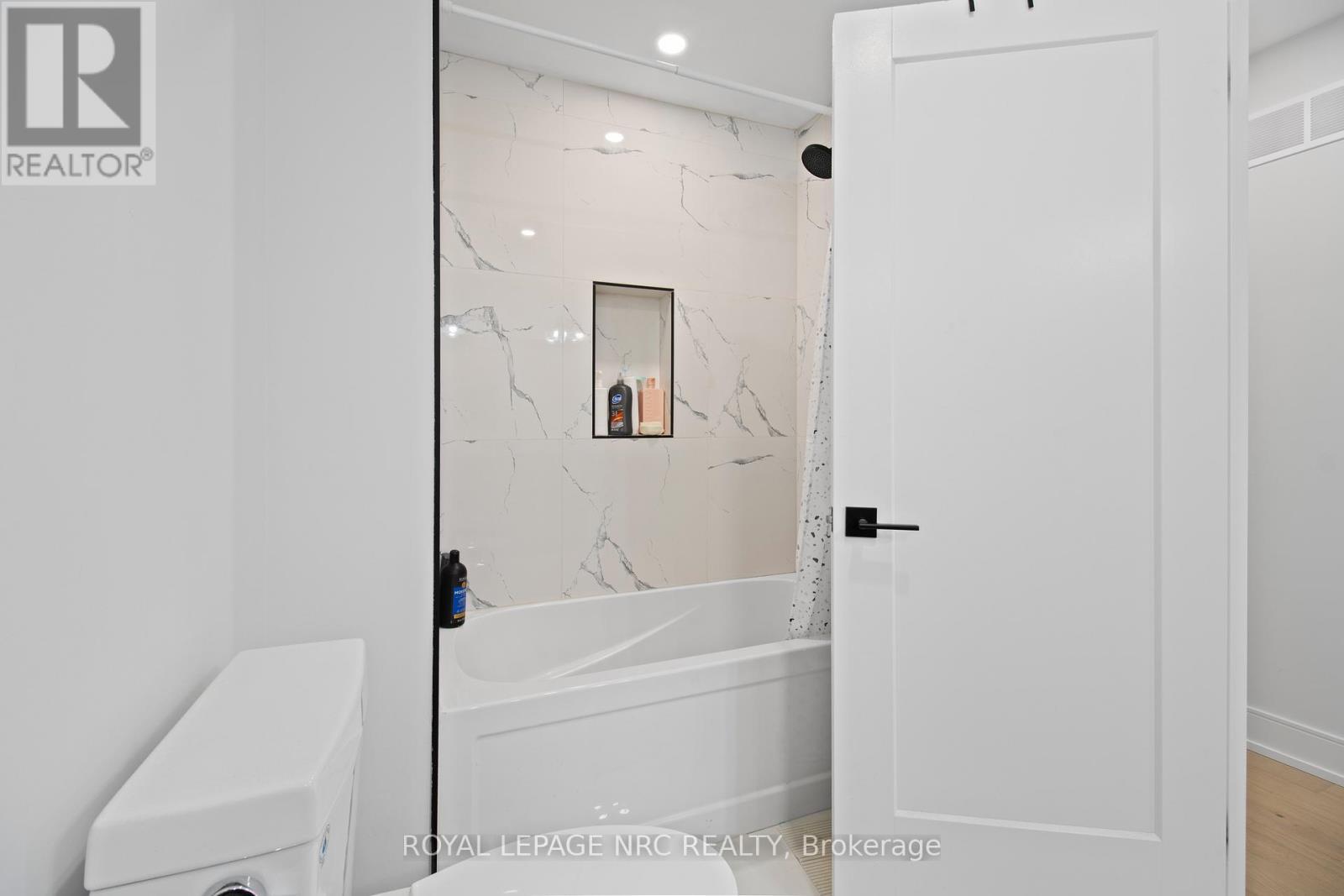 












7392 SPLENDOUR DRIVE

,
Niagara Falls (Brown),




Ontario
L2H3V8

