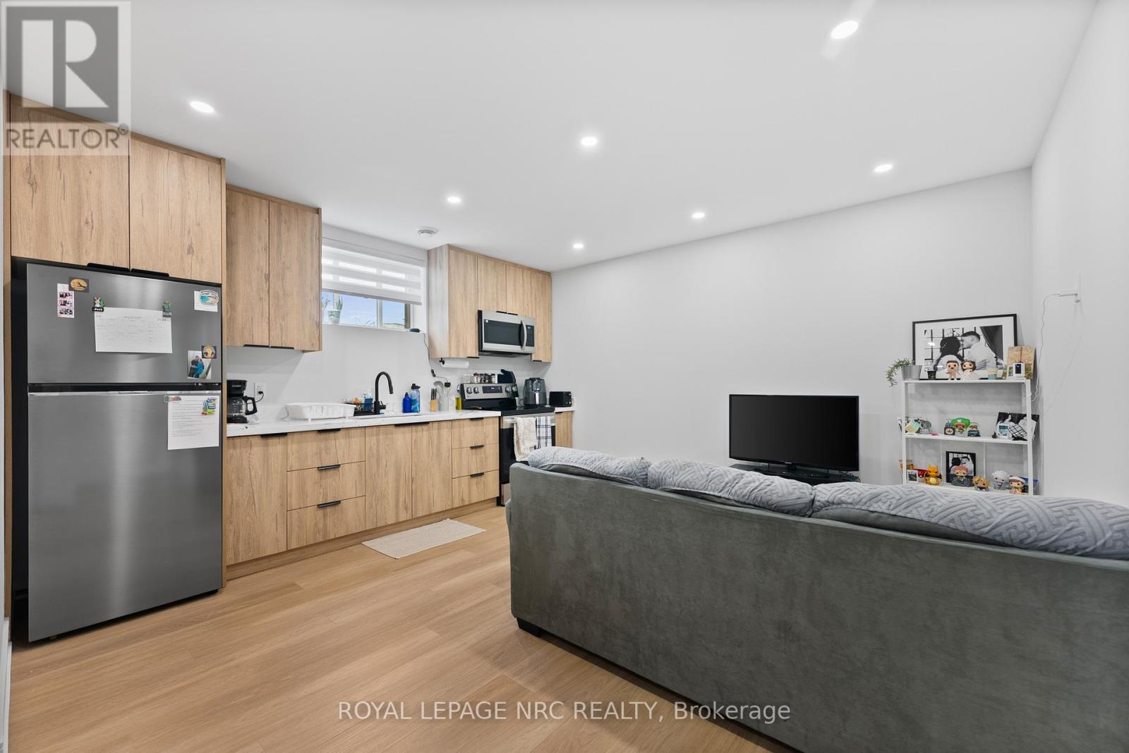 












7392 SPLENDOUR DRIVE

,
Niagara Falls (Brown),




Ontario
L2H3V8

