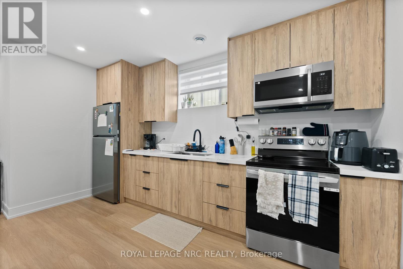 












7392 SPLENDOUR DRIVE

,
Niagara Falls (Brown),




Ontario
L2H3V8

