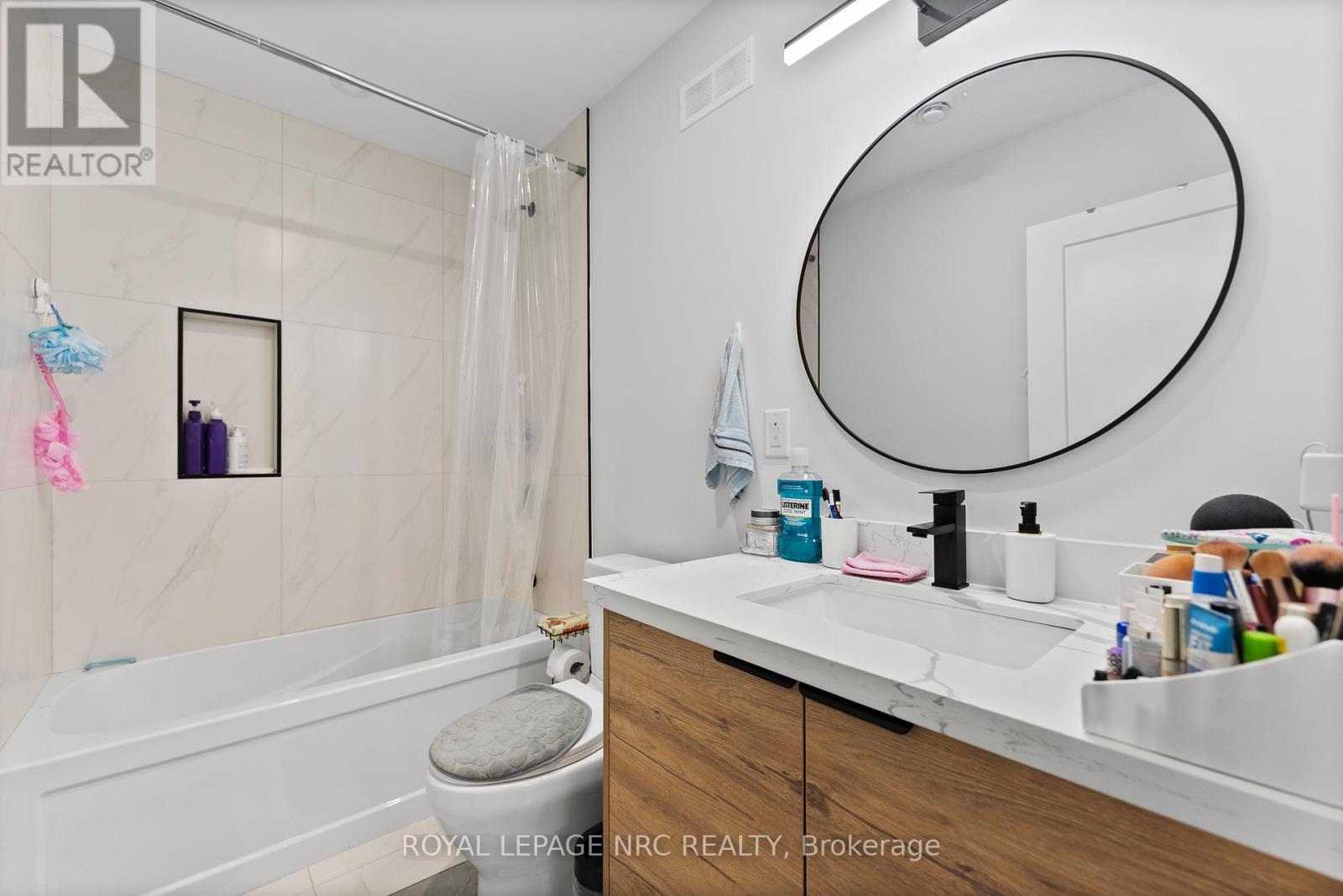 












7392 SPLENDOUR DRIVE

,
Niagara Falls (Brown),




Ontario
L2H3V8

