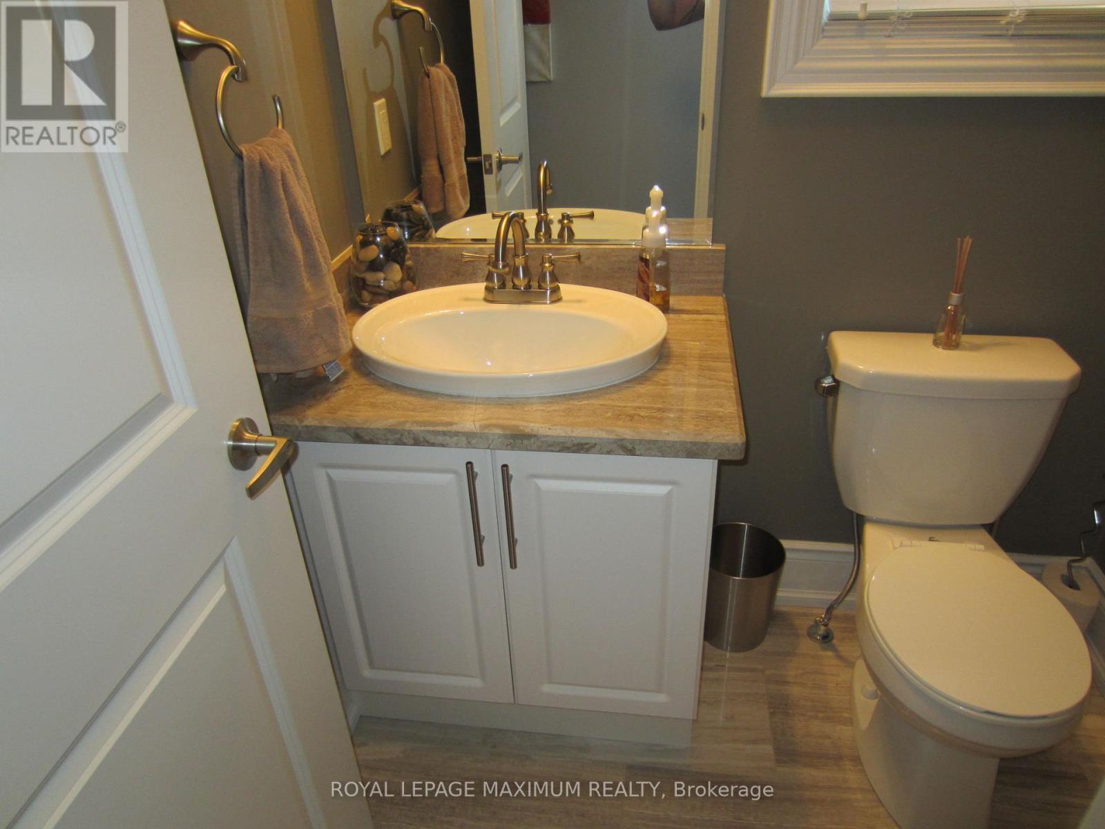 












16 ORION AVENUE

,
Vaughan,




Ontario
L4H0B3

