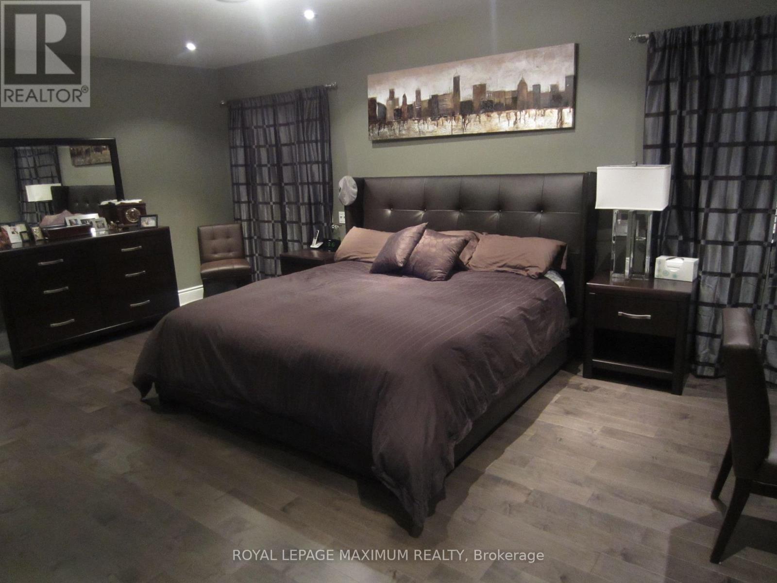 












16 ORION AVENUE

,
Vaughan,




Ontario
L4H0B3

