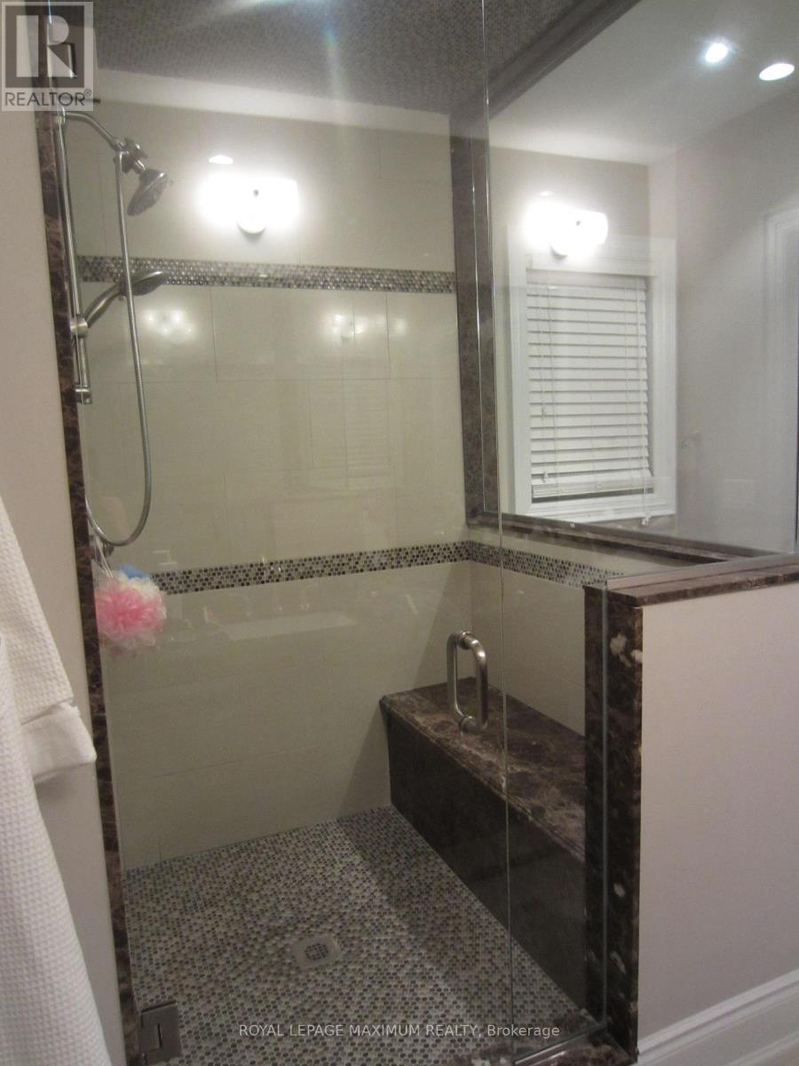 












16 ORION AVENUE

,
Vaughan,




Ontario
L4H0B3

