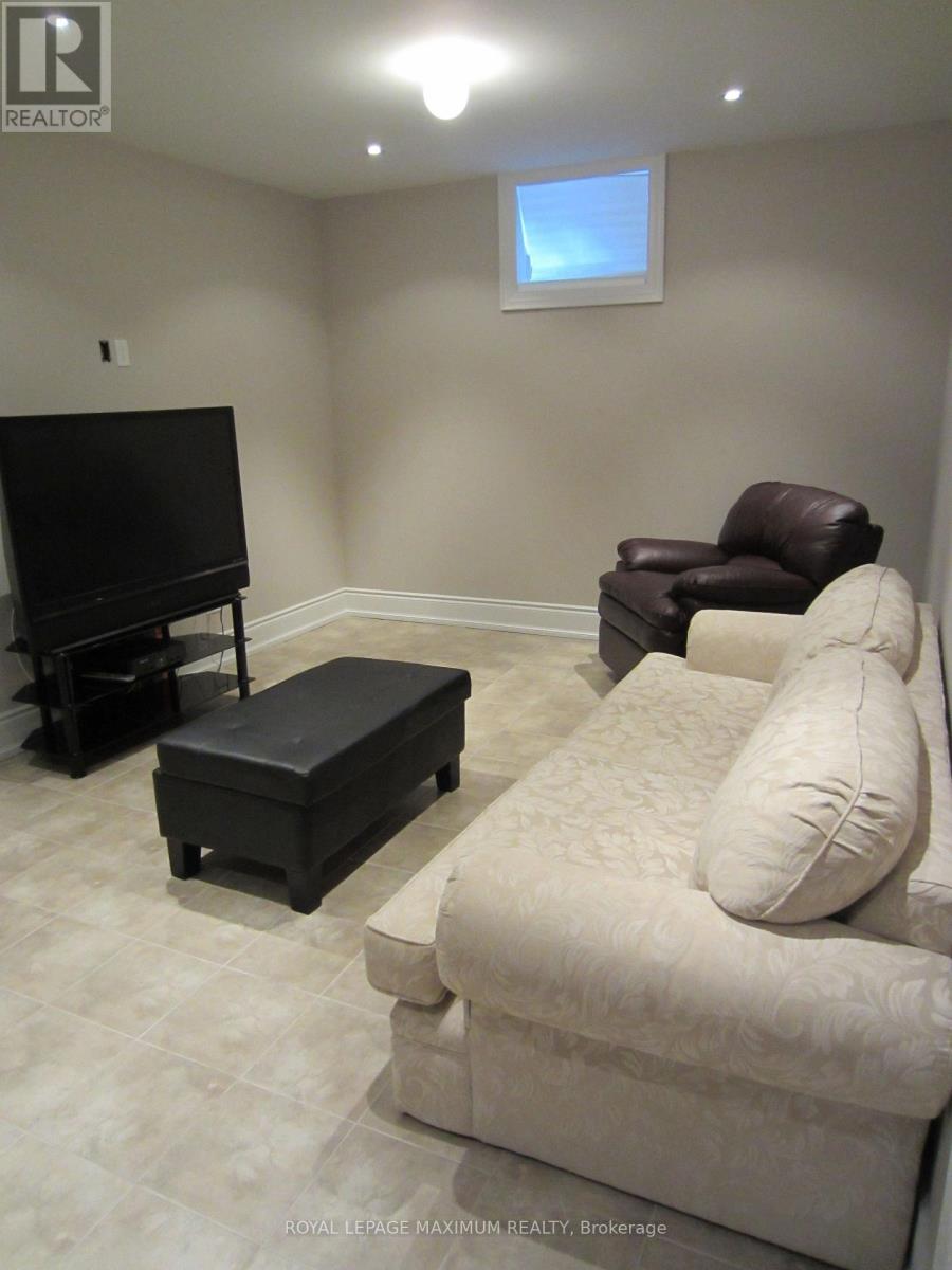 












16 ORION AVENUE

,
Vaughan,




Ontario
L4H0B3

