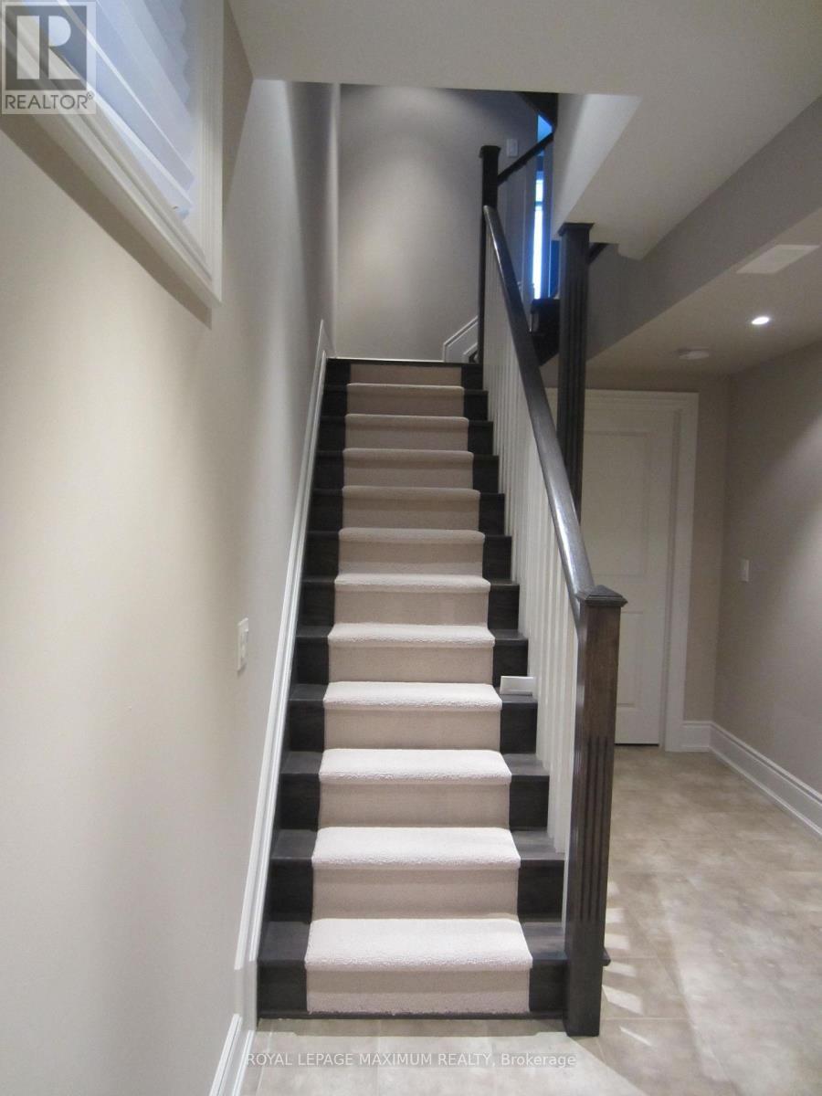 












16 ORION AVENUE

,
Vaughan,




Ontario
L4H0B3

