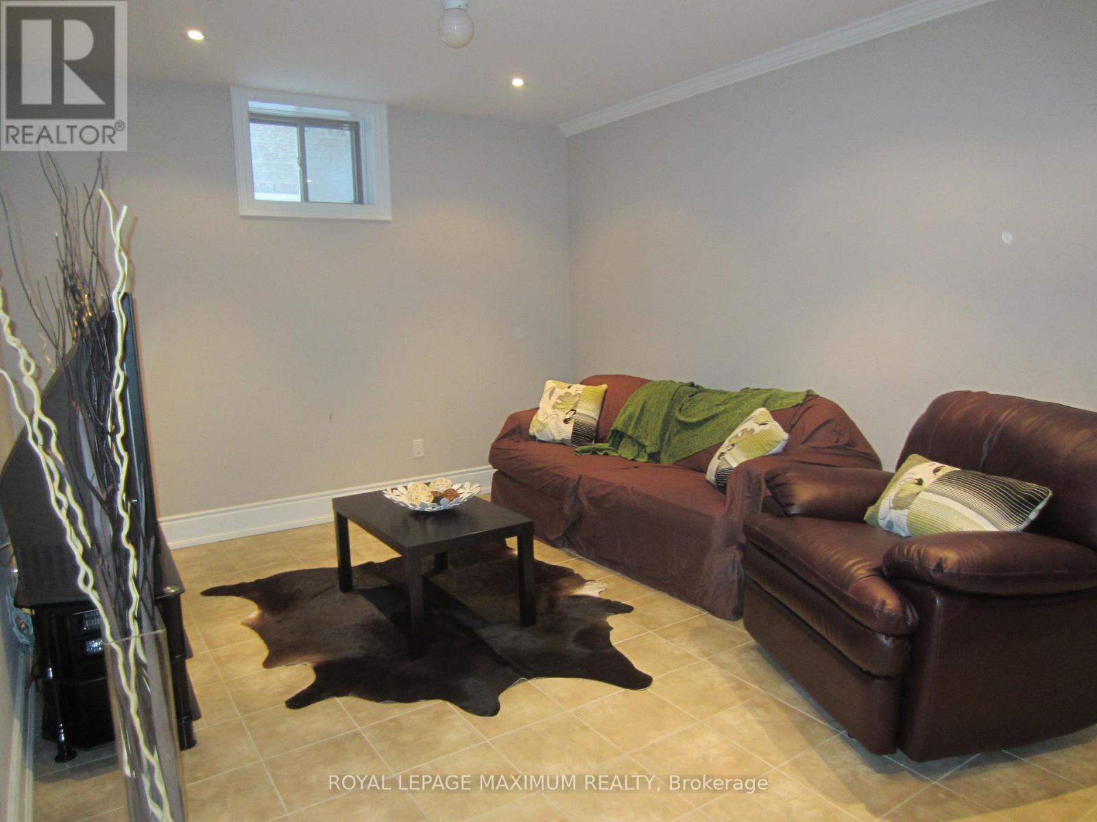 












16 ORION AVENUE

,
Vaughan,




Ontario
L4H0B3

