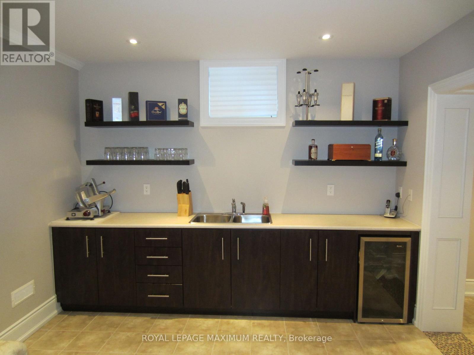 












16 ORION AVENUE

,
Vaughan,




Ontario
L4H0B3

