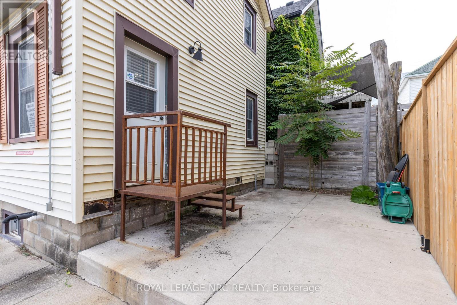 












44 CARLISLE STREET

,
St. Catharines,




Ontario
L2R4H4

