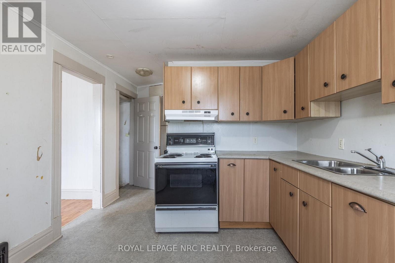 












44 CARLISLE STREET

,
St. Catharines,




Ontario
L2R4H4

