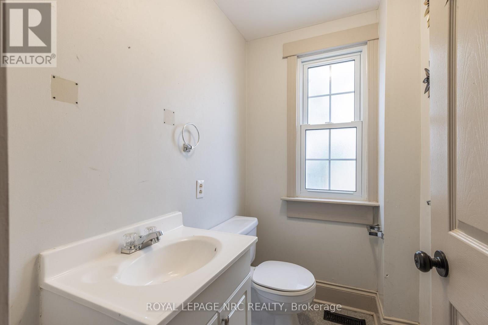 












44 CARLISLE STREET

,
St. Catharines,




Ontario
L2R4H4

