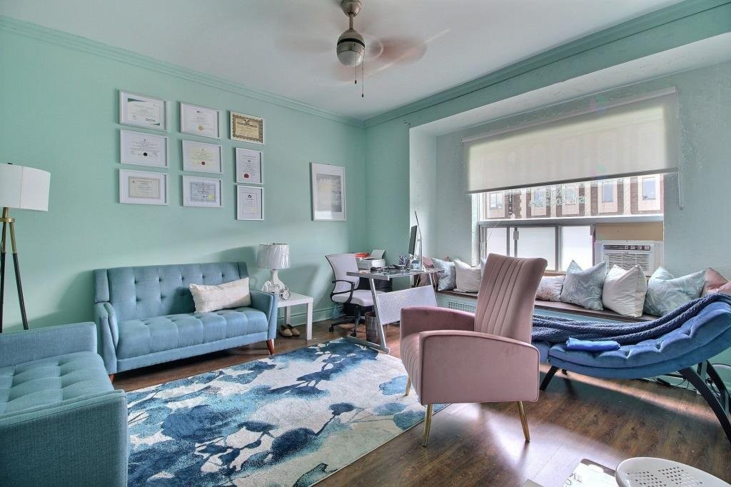 









5511

 - 5513


Av. de Monkland

,
Montréal (Côte-des-Neiges/Notre-Dame-de-Grâce),




QC
H4A1C8

