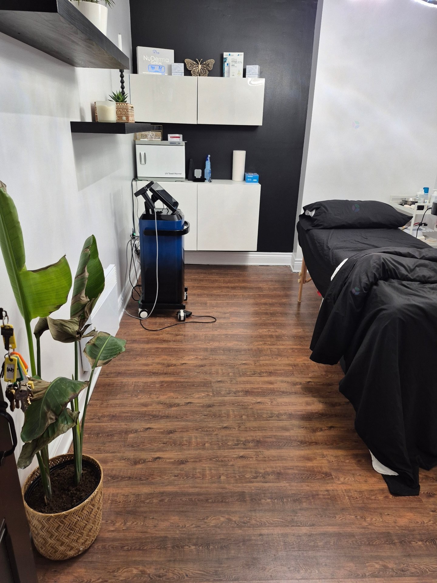 









5511

 - 5513


Av. de Monkland

,
Montréal (Côte-des-Neiges/Notre-Dame-de-Grâce),




QC
H4A1C8

