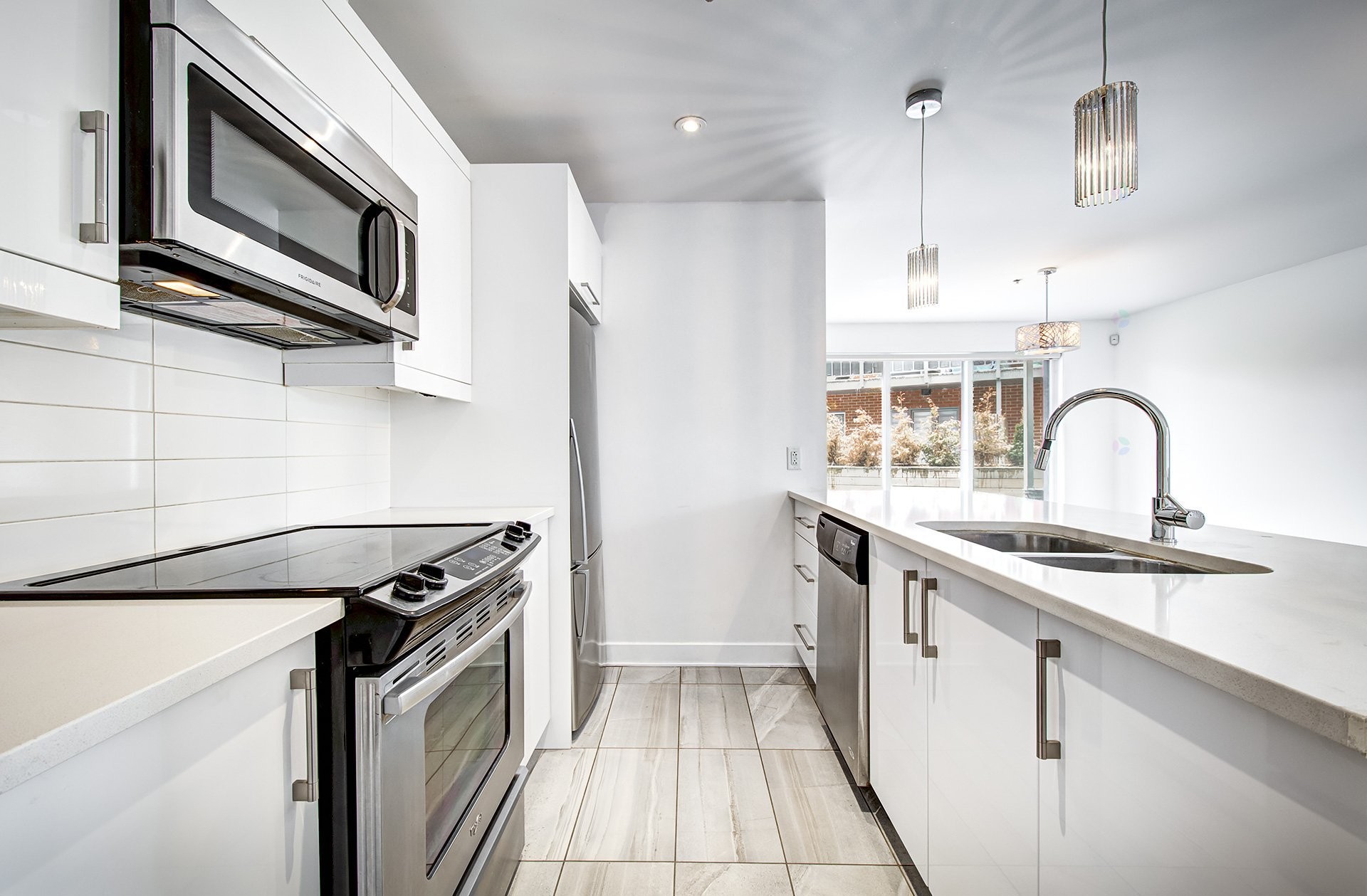 









5788B


Av. Parkhaven

,
Côte-Saint-Luc,




QC
H4W1X9

