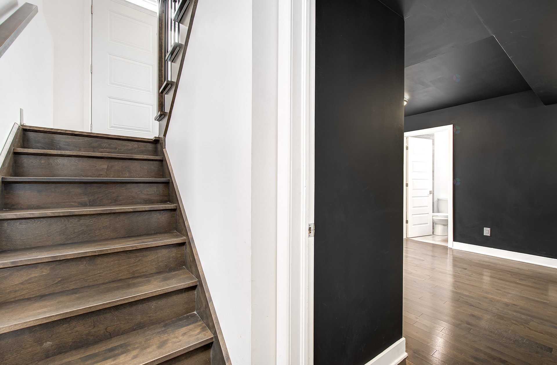 









5788B


Av. Parkhaven

,
Côte-Saint-Luc,




QC
H4W1X9

