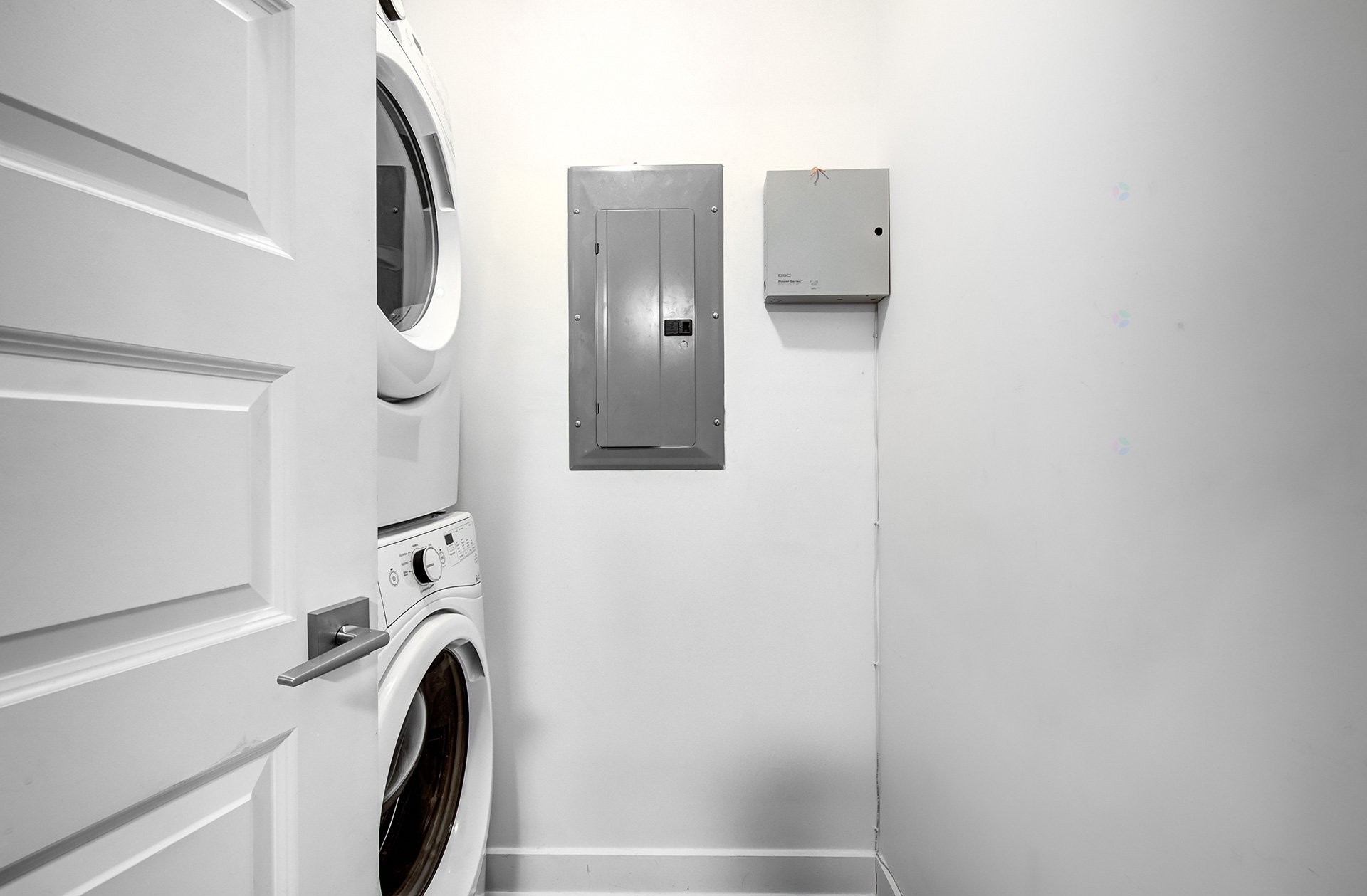 









5788B


Av. Parkhaven

,
Côte-Saint-Luc,




QC
H4W1X9

