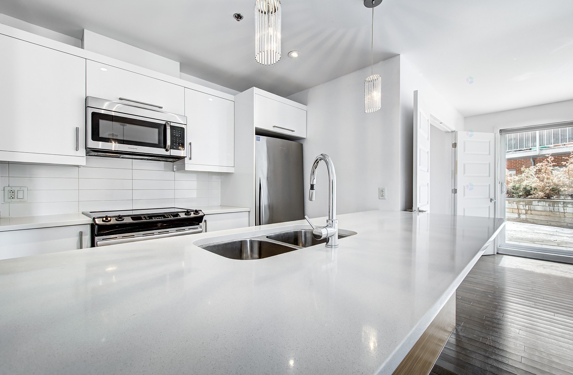 









5788B


Av. Parkhaven

,
Côte-Saint-Luc,




QC
H4W1X9

