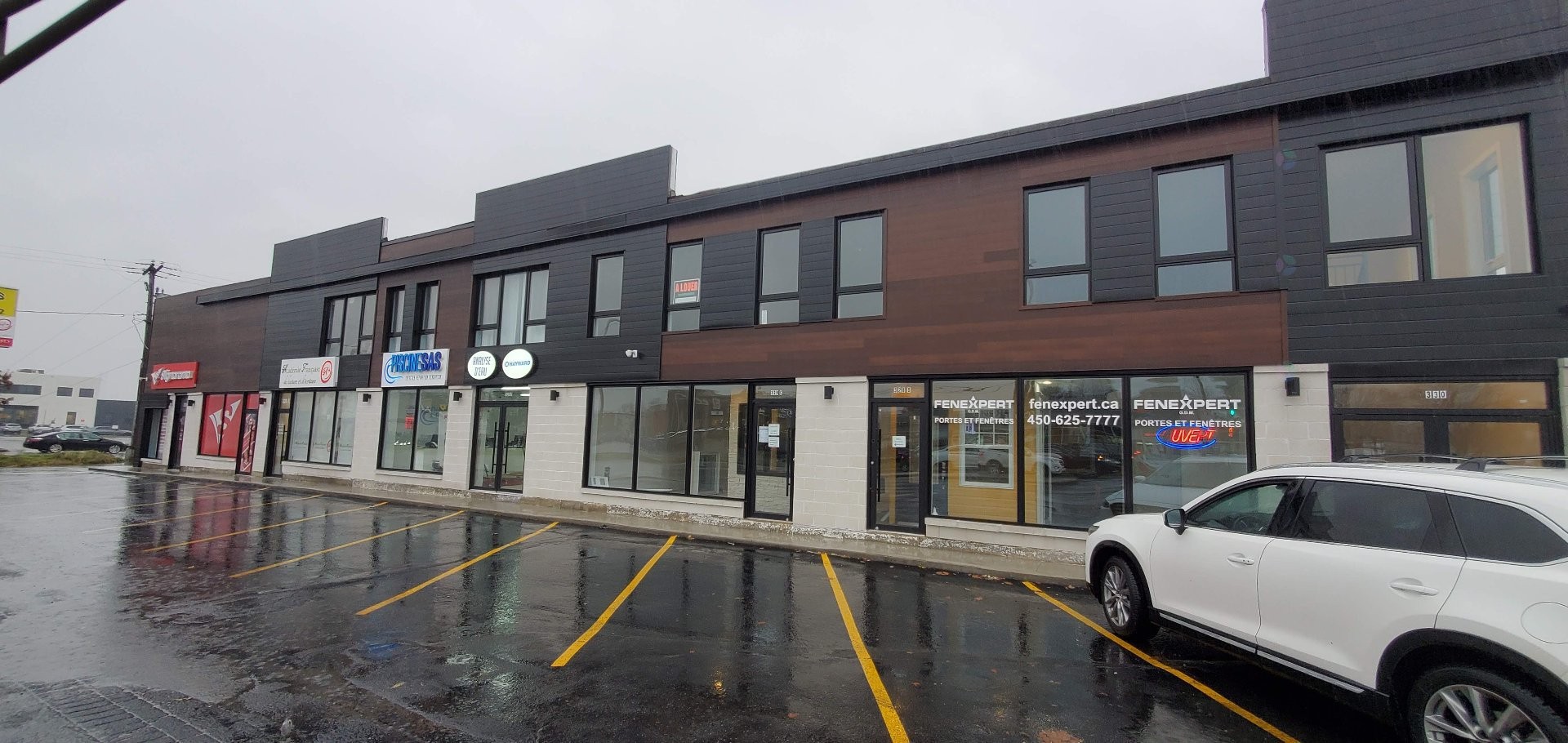 









328

 - 330


Boul. Curé-Labelle

,
Laval (Fabreville),




QC
J5J0H2

