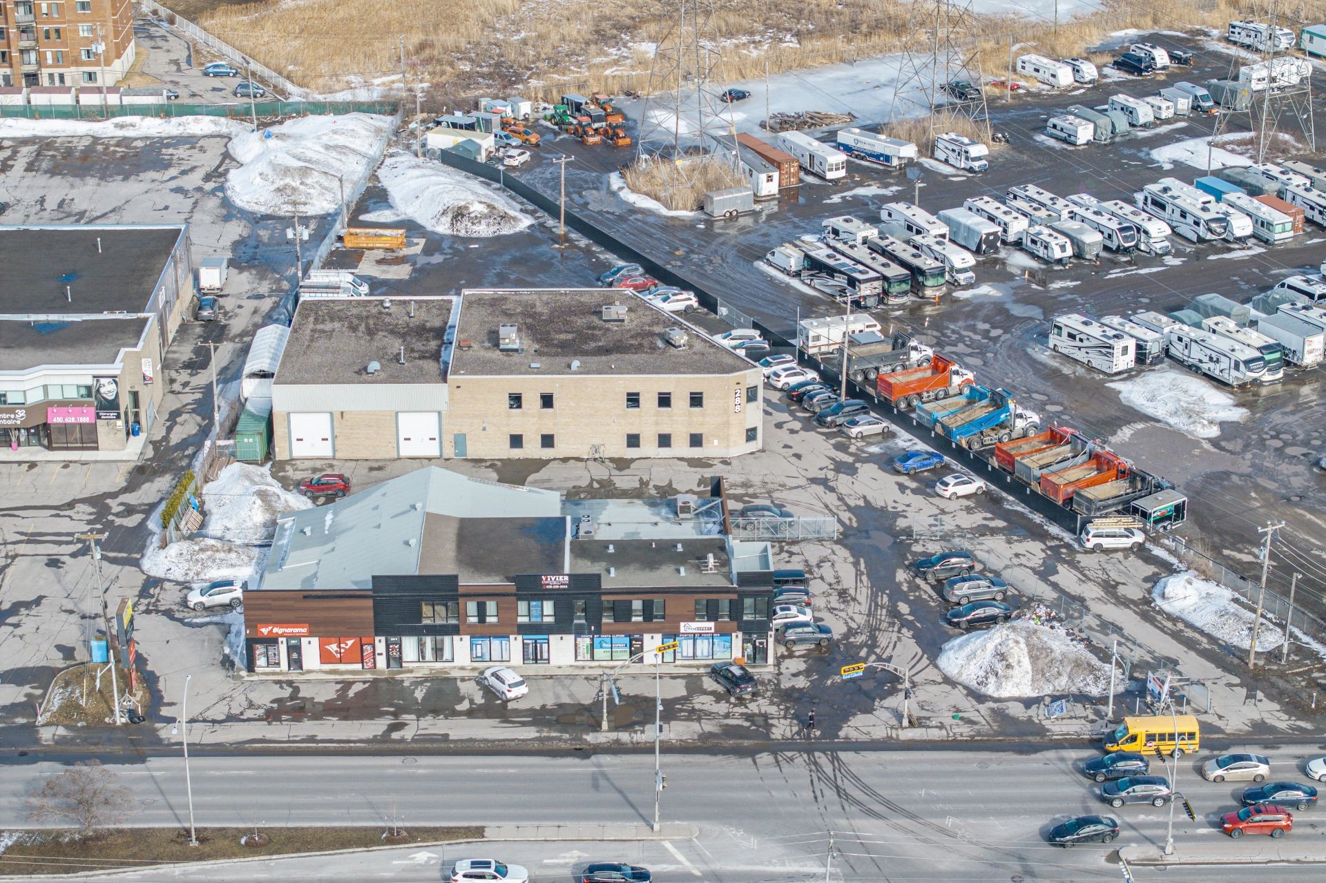 









328

 - 330


Boul. Curé-Labelle

,
Laval (Fabreville),




QC
J5J0H2

